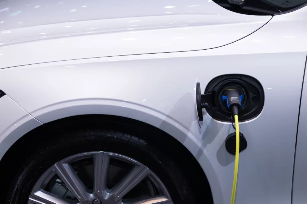 Aptera: The Solar Electric Vehicle Challenging Automotive Norms